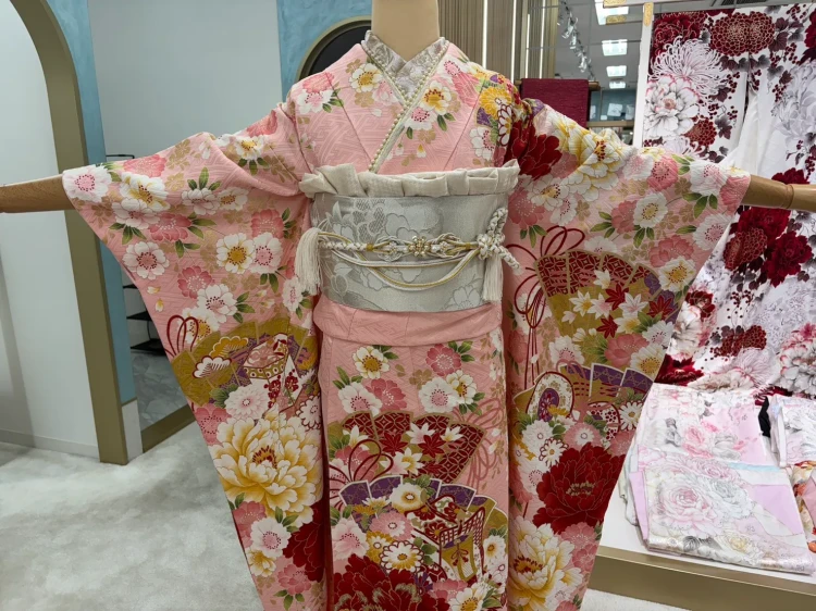 正統派古典ピンク色ではんなりと可愛らしく着こなせるお振袖んもコーデ
