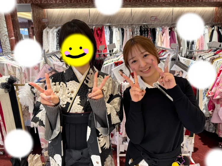 TAKAZEN東京表参道店Flagshipで古典柄に黒の袴をご契約いただいたお客様の紹介。